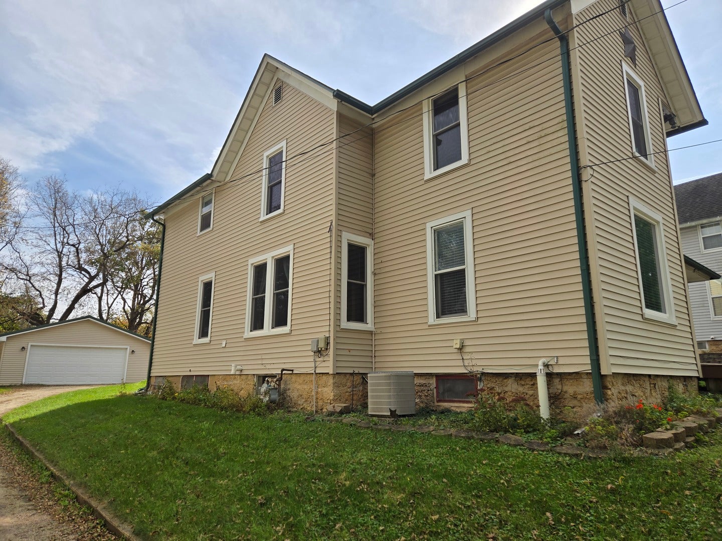 107 N Strickler Avenue