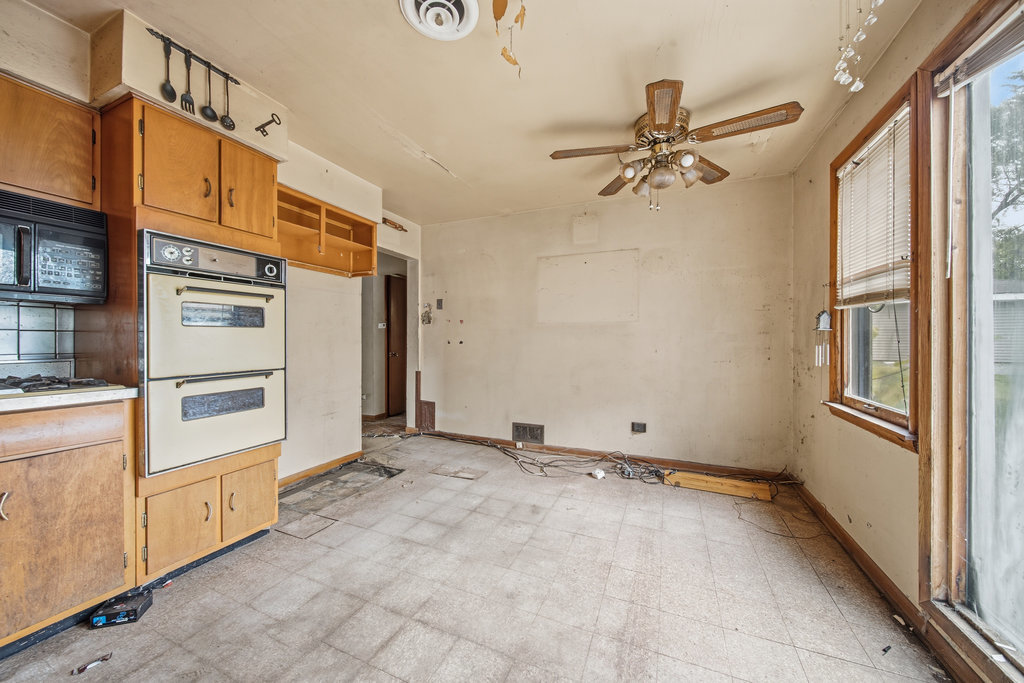 2131 W Exchange Street