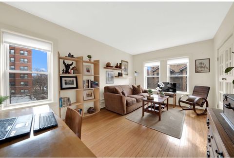 Tiny photo for 840 W Ainslie Street #2B, Chicago, IL 60640 (MLS # 12570421)