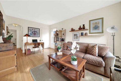 Tiny photo for 840 W Ainslie Street #2B, Chicago, IL 60640 (MLS # 12570421)