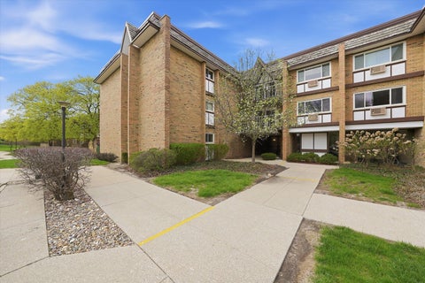 300 Claymoor Road Unit 2E, Hinsdale, IL 60521 - #: 12699734