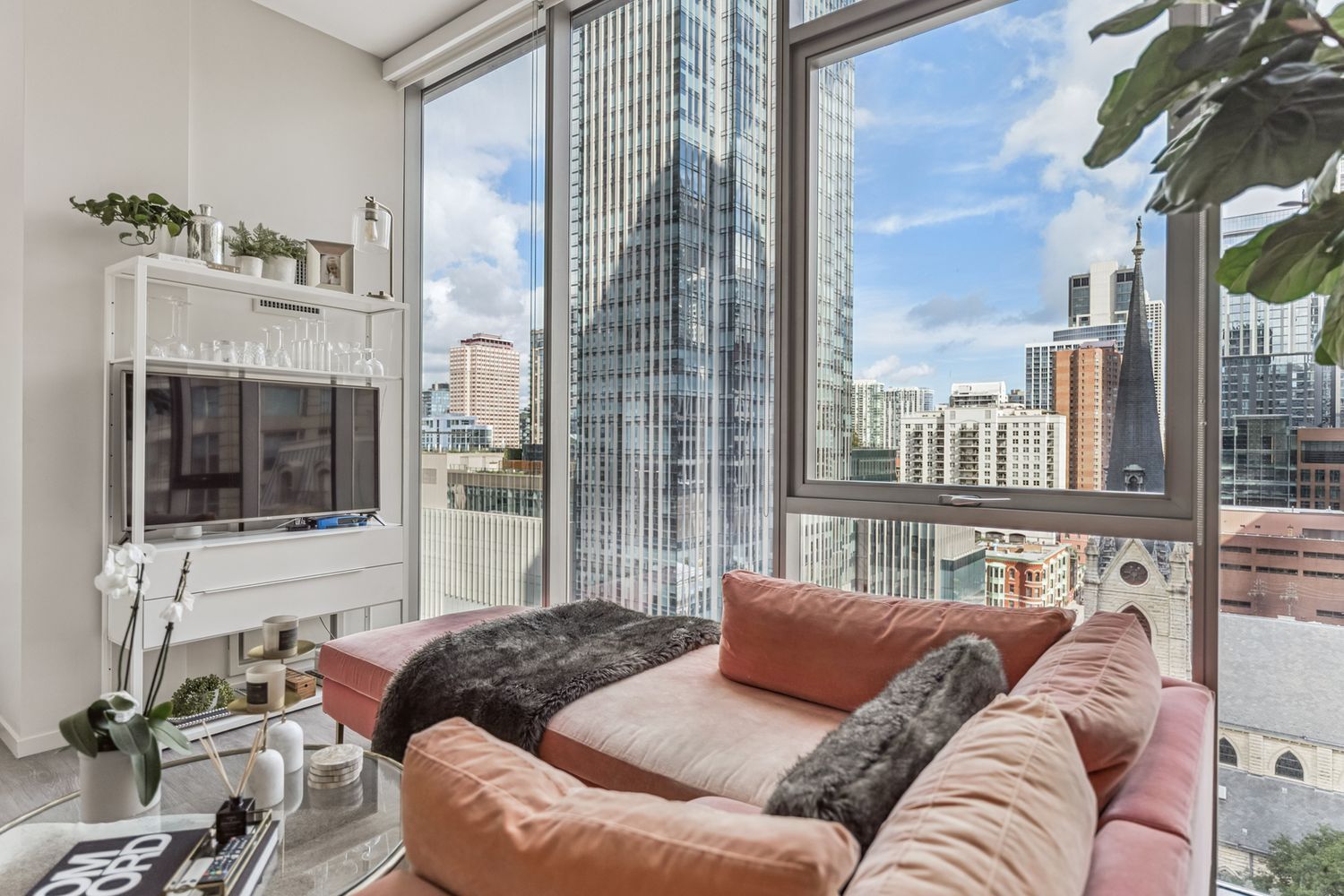 8 E Huron Street 1401