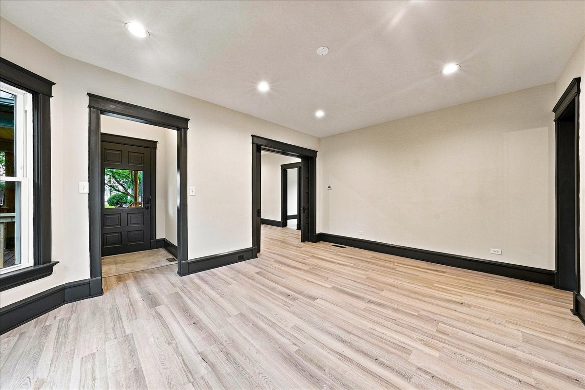 417 BUELL Avenue