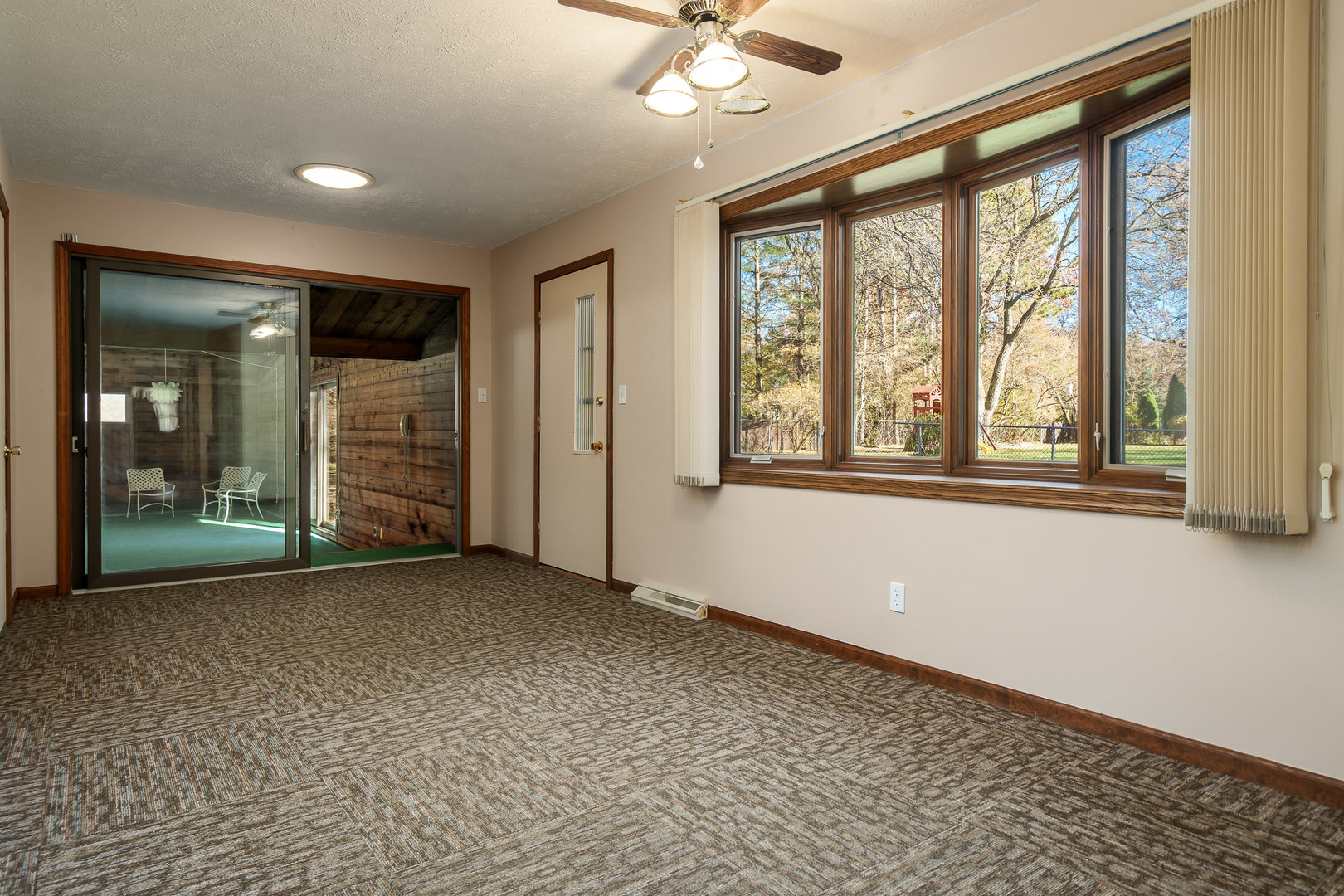 Loves Park, Illinois 61111, United States, 4 Bedrooms Bedrooms, ,3 BathroomsBathrooms,Residential,Active,244828