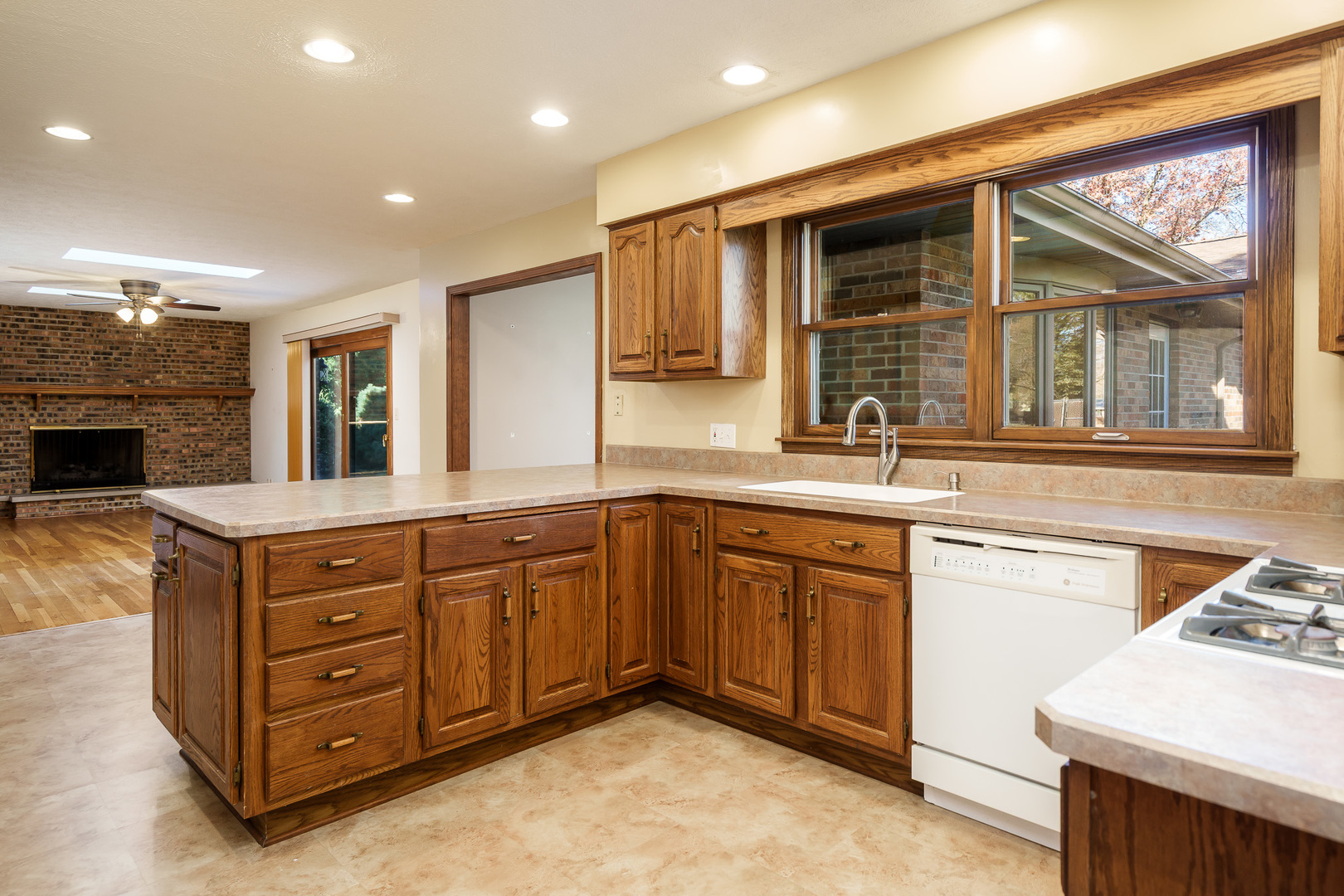 Loves Park, Illinois 61111, United States, 4 Bedrooms Bedrooms, ,3 BathroomsBathrooms,Residential,Active,244828