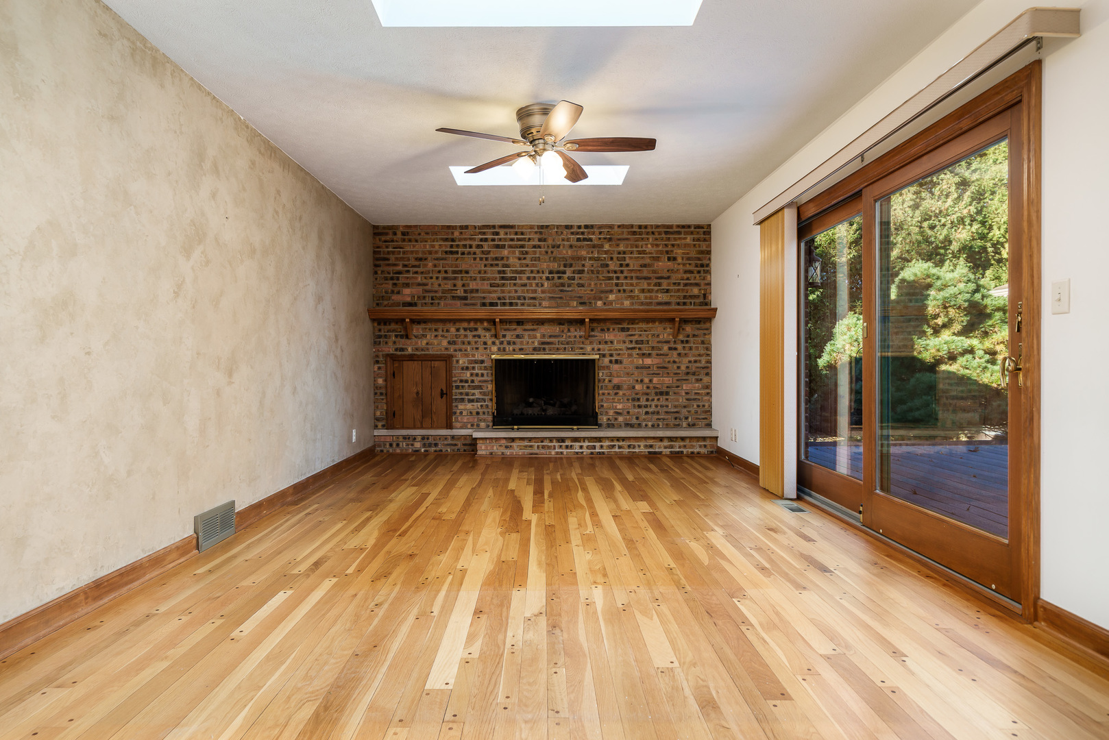 Loves Park, Illinois 61111, United States, 4 Bedrooms Bedrooms, ,3 BathroomsBathrooms,Residential,Active,244828