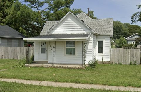 Photo of 605 S Sycamore Street, Villa Grove, IL 61956 (MLS # 12433438)