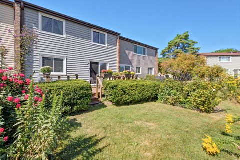 Tiny photo for 691 Lakeside Circle Drive, Wheeling, IL 60090 (MLS # 12474229)