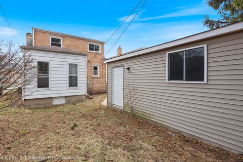 Tiny photo for 7162 N MOODY Avenue, Chicago, IL 60646 (MLS # 12589615)