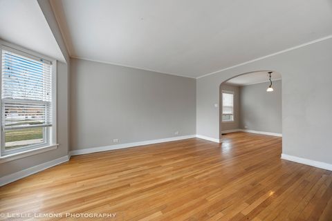 Tiny photo for 7162 N MOODY Avenue, Chicago, IL 60646 (MLS # 12589615)