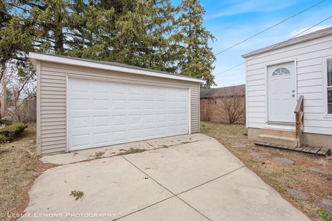 Tiny photo for 7162 N MOODY Avenue, Chicago, IL 60646 (MLS # 12589615)