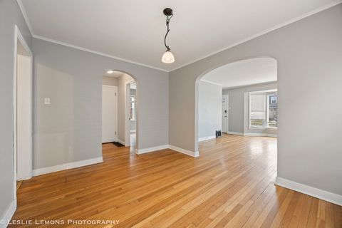 Tiny photo for 7162 N MOODY Avenue, Chicago, IL 60646 (MLS # 12589615)