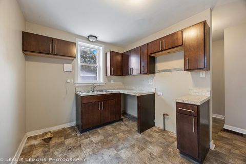 Tiny photo for 7162 N MOODY Avenue, Chicago, IL 60646 (MLS # 12589615)