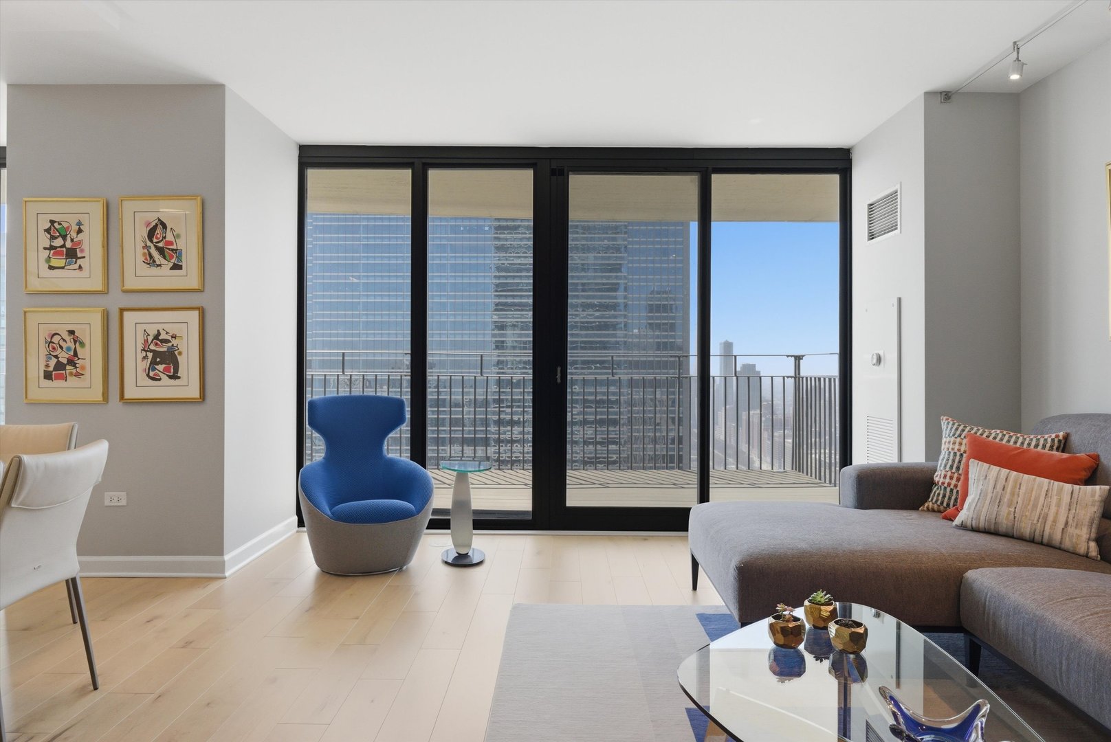 225 N Columbus Drive 5908