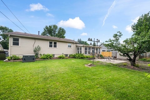 Tiny photo for 5640 W 84th Street, Burbank, IL 60459 (MLS # 12667570)