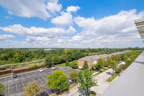 Tiny photo for 400 VILLAGE Circle #108, Willow Springs, IL 60480 (MLS # 12574868)