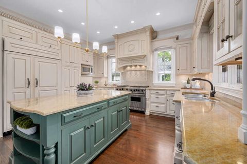 Tiny photo for 210 W Hickory Street, Hinsdale, IL 60521 (MLS # 12453006)