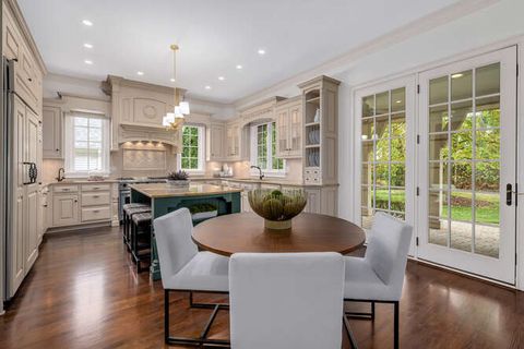 Tiny photo for 210 W Hickory Street, Hinsdale, IL 60521 (MLS # 12453006)
