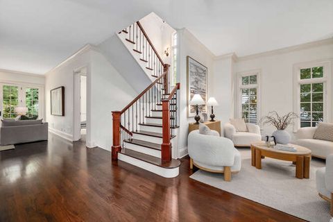 Tiny photo for 210 W Hickory Street, Hinsdale, IL 60521 (MLS # 12453006)
