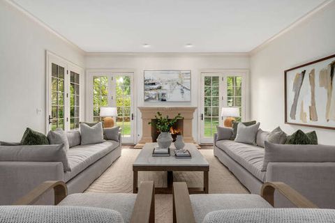 Tiny photo for 210 W Hickory Street, Hinsdale, IL 60521 (MLS # 12453006)