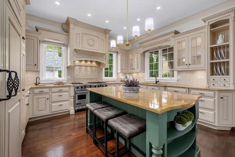 Tiny photo for 210 W Hickory Street, Hinsdale, IL 60521 (MLS # 12453006)