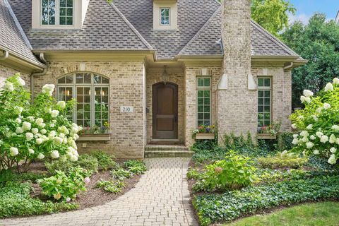 Tiny photo for 210 W Hickory Street, Hinsdale, IL 60521 (MLS # 12453006)