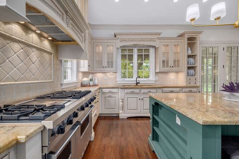 Tiny photo for 210 W Hickory Street, Hinsdale, IL 60521 (MLS # 12453006)