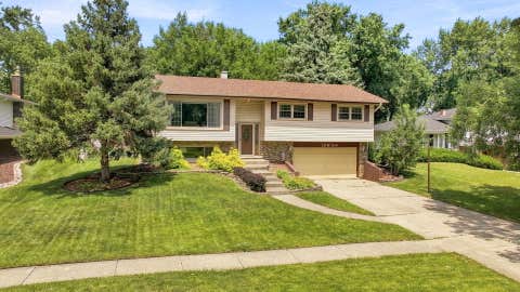 Tiny photo for 18W108 71st Street, Darien, IL 60561 (MLS # 12717924)