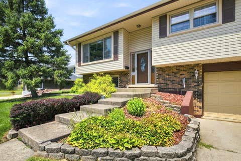 Tiny photo for 18W108 71st Street, Darien, IL 60561 (MLS # 12717924)
