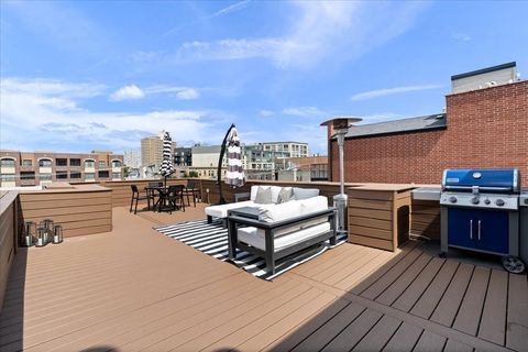 Tiny photo for 916 W Fletcher Street #C, Chicago, IL 60657 (MLS # 12487933)