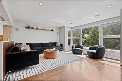 Tiny photo for 916 W Fletcher Street #C, Chicago, IL 60657 (MLS # 12487933)