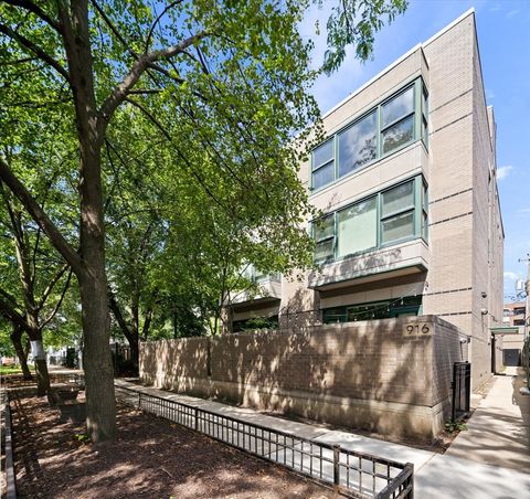 Photo of 916 W Fletcher Street #C, Chicago, IL 60657 (MLS # 12487933)