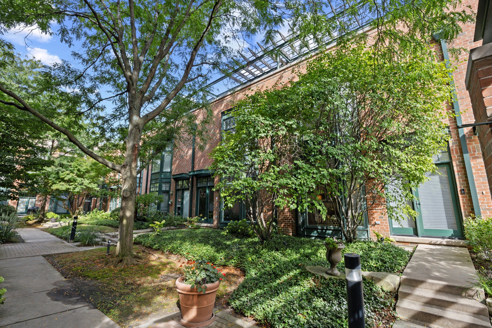 101 N Euclid Avenue 26