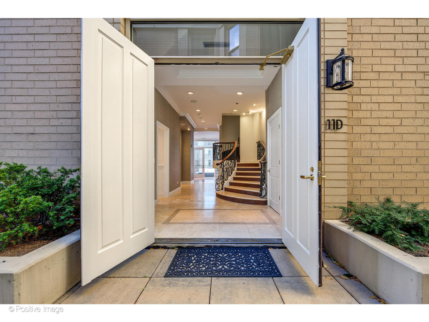 25 E SUPERIOR Street 11D