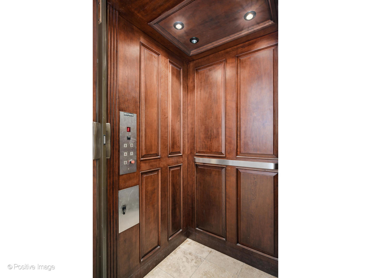 25 E SUPERIOR Street 11D