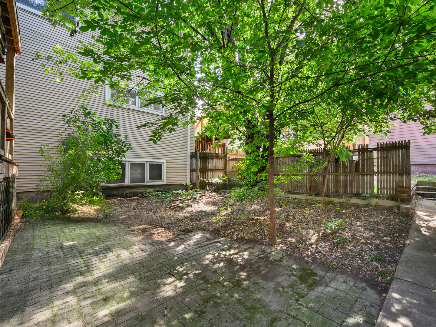 1525 W Pearson Street