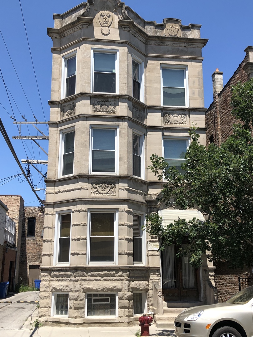 Photo 1 of 8 — 2346 W Taylor Street 3, Chicago, IL 60612