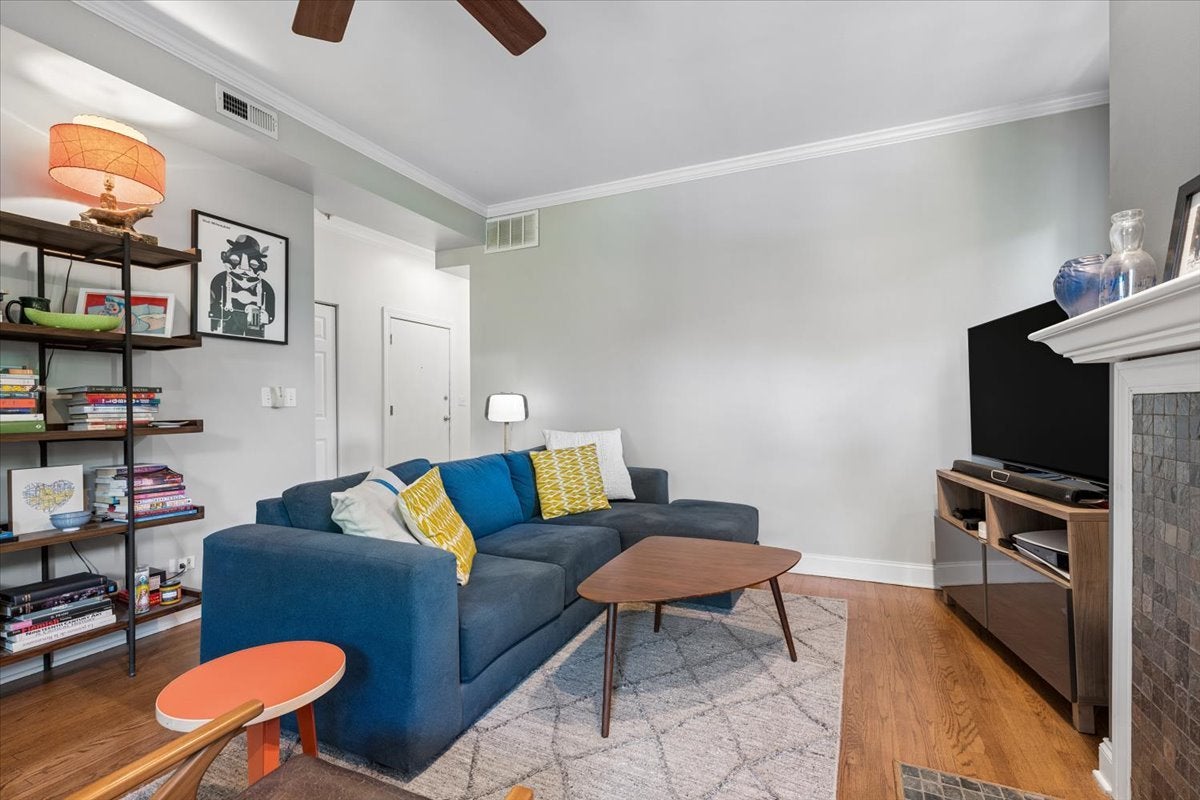 5935 N Magnolia Avenue 3