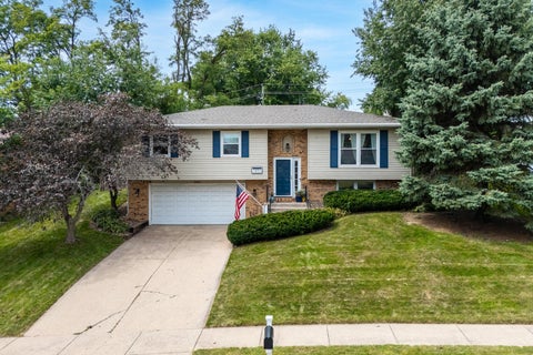 Photo of 3850 Rolling Wood Court, Bettendorf, IA 52722 (MLS # 12743948)