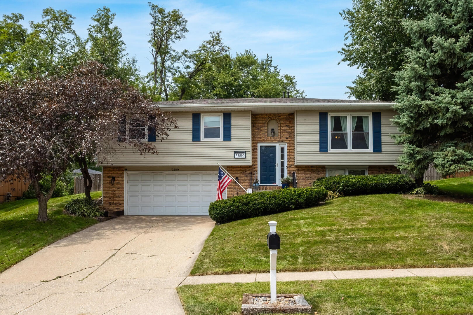 3850 Rolling Wood Court