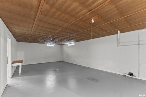 Tiny photo for 1117 BOBETTA Court, Clinton, IA 52732 (MLS # QC4268513)