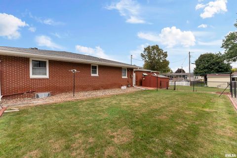 Tiny photo for 1117 BOBETTA Court, Clinton, IA 52732 (MLS # QC4268513)