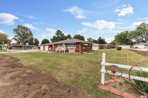 Tiny photo for 1117 BOBETTA Court, Clinton, IA 52732 (MLS # QC4268513)