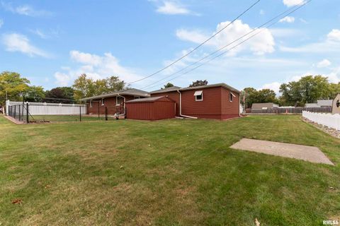 Tiny photo for 1117 BOBETTA Court, Clinton, IA 52732 (MLS # QC4268513)