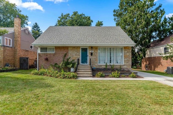 18516 CLYDE RD, HOMEWOOD, IL 60430 - Image 054e54603cc91a0cb7aba6d2b5328b23/2103530220