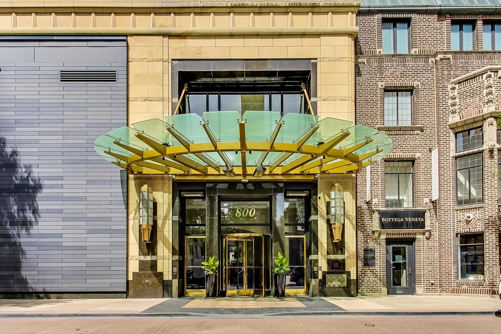 800 N Michigan Avenue 4801