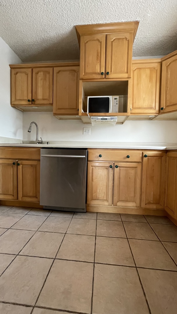 6221 N Niagara Avenue 401