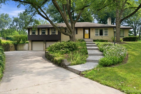 Photo of 1341 Meadowrue Lane, Batavia, IL 60510 (MLS # 12708293)