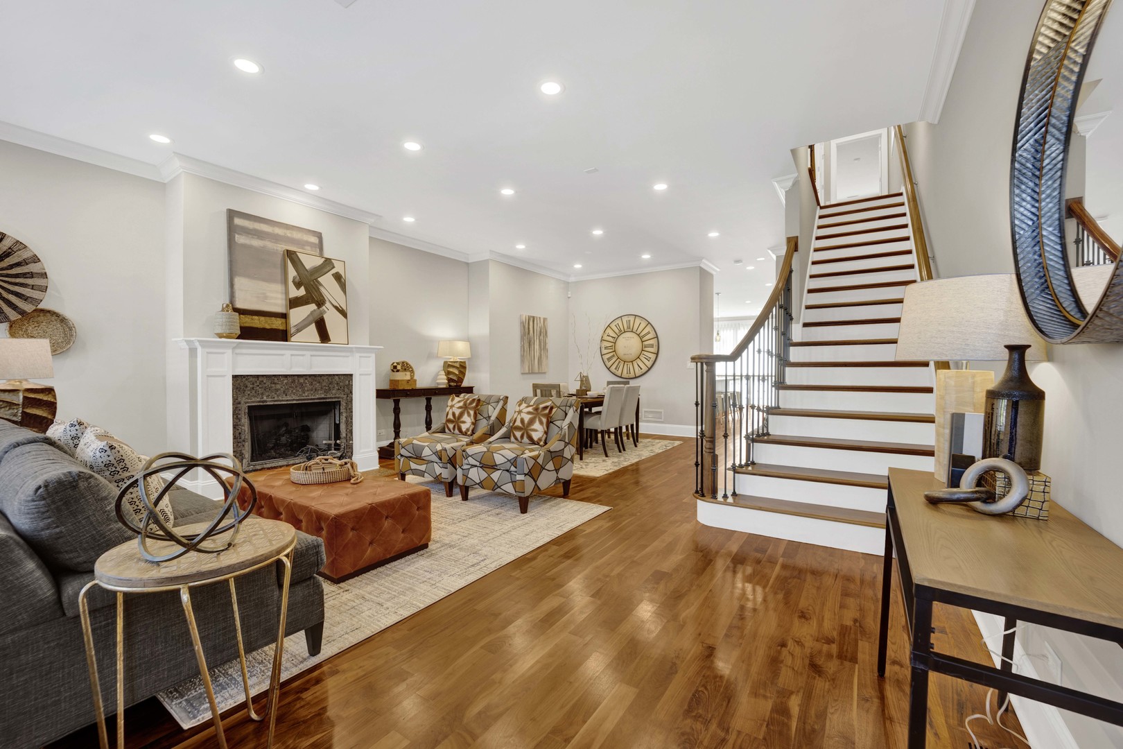 1433 W Winnemac Avenue