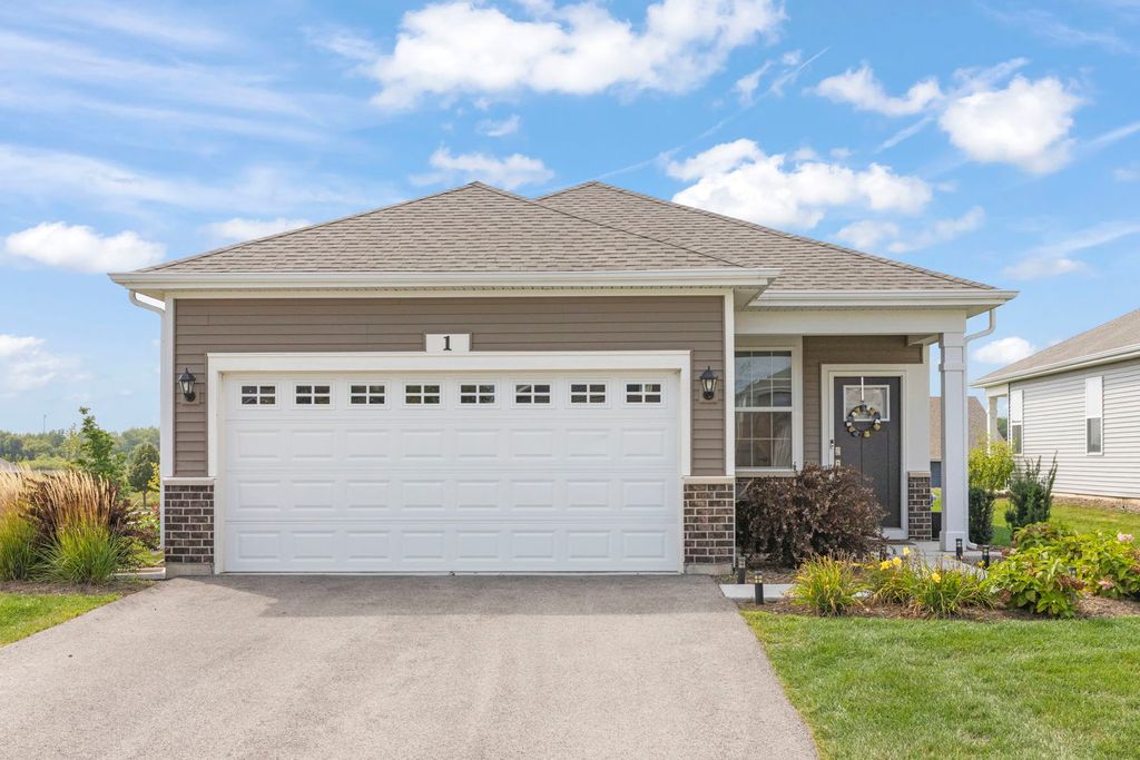 Photo for 1 Savannah Court, Algonquin, IL 60102 (MLS # 12465262)